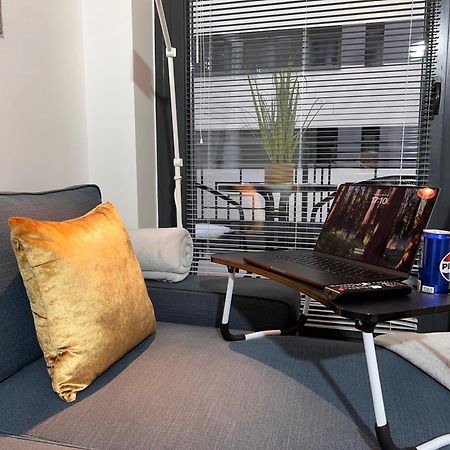 Luxe Central Studio With Pool, Parking & Ac Budapeşte Dış mekan fotoğraf