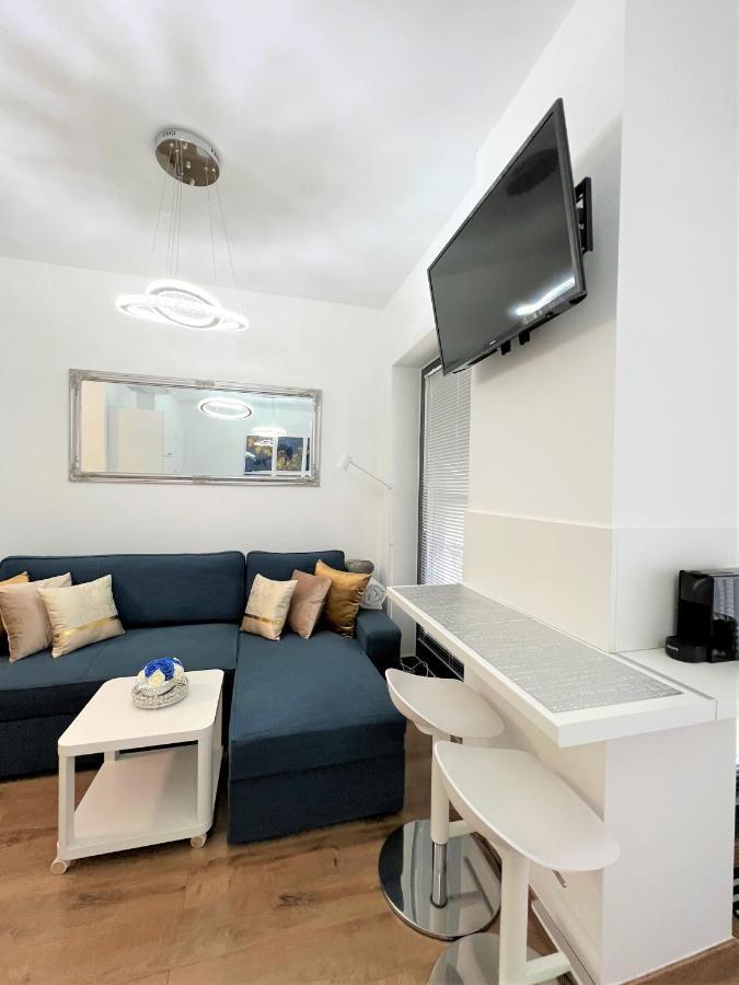 Luxe Central Studio With Pool, Parking & Ac Budapeşte Dış mekan fotoğraf