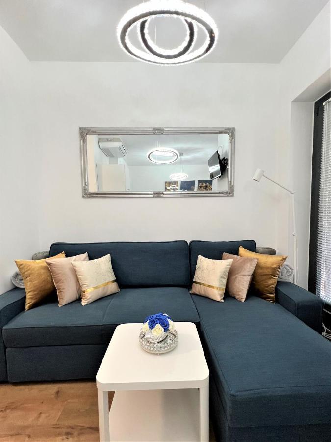 Luxe Central Studio With Pool, Parking & Ac Budapeşte Dış mekan fotoğraf