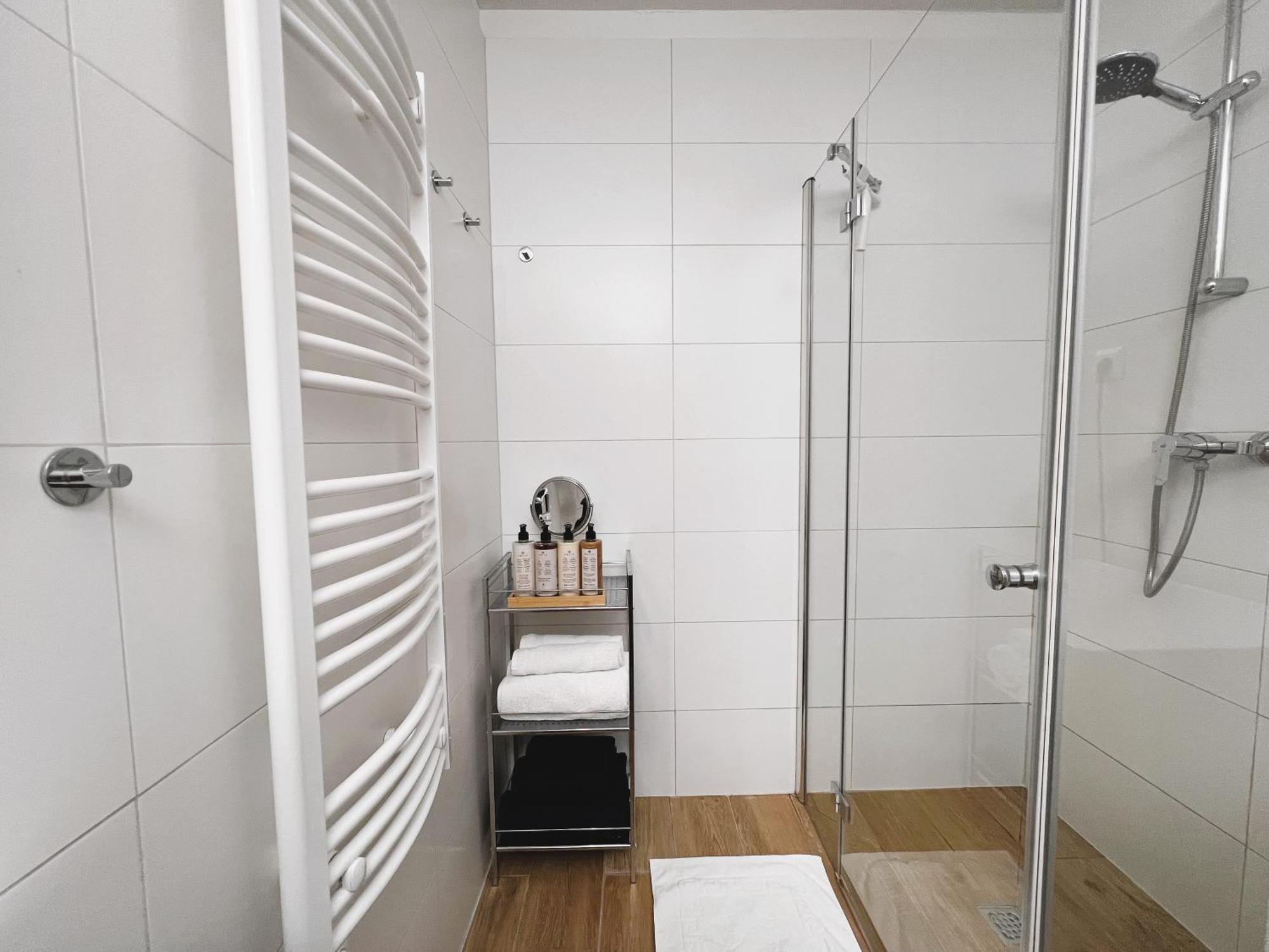 Luxe Central Studio With Pool, Parking & Ac Budapeşte Dış mekan fotoğraf