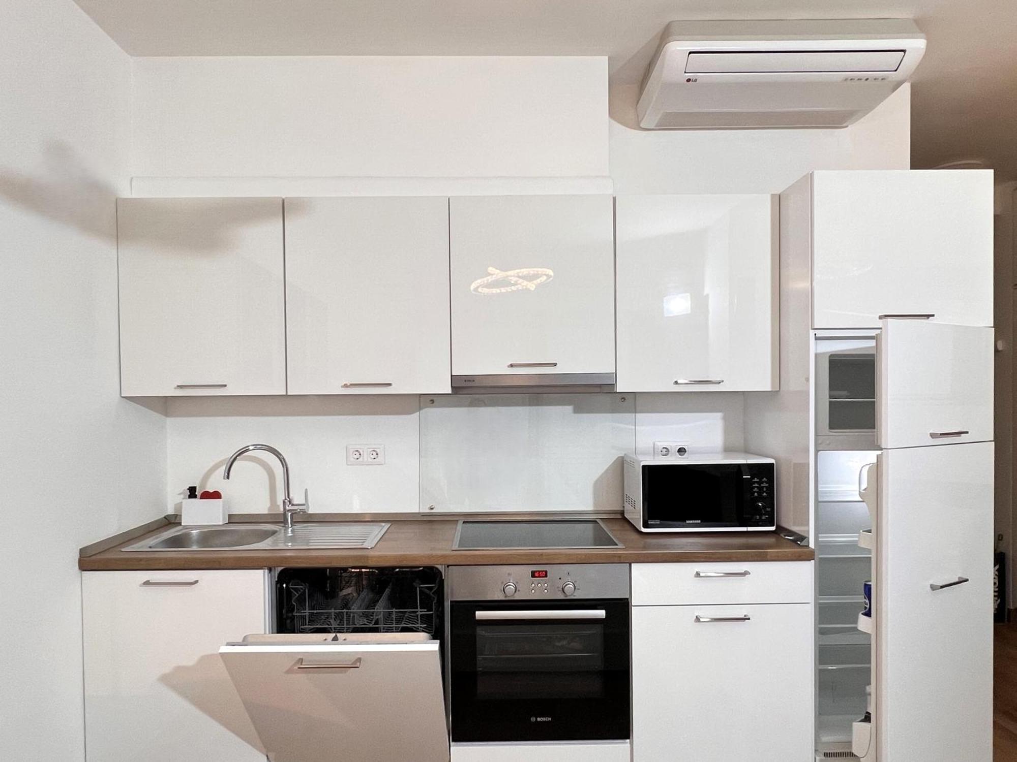 Luxe Central Studio With Pool, Parking & Ac Budapeşte Dış mekan fotoğraf
