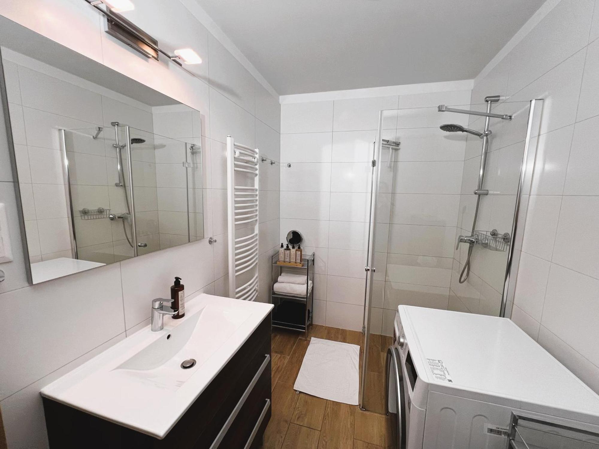 Luxe Central Studio With Pool, Parking & Ac Budapeşte Dış mekan fotoğraf