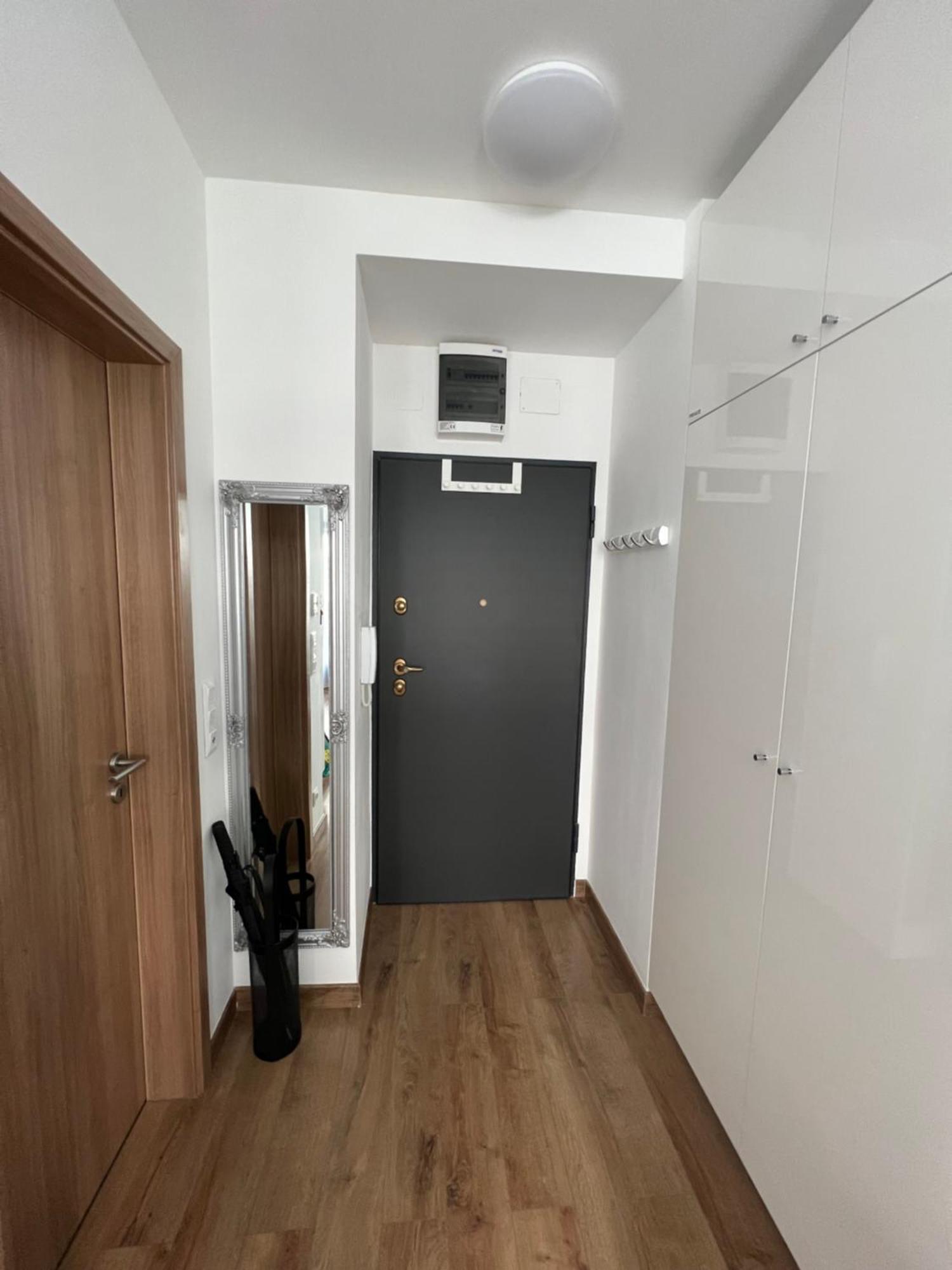 Luxe Central Studio With Pool, Parking & Ac Budapeşte Dış mekan fotoğraf