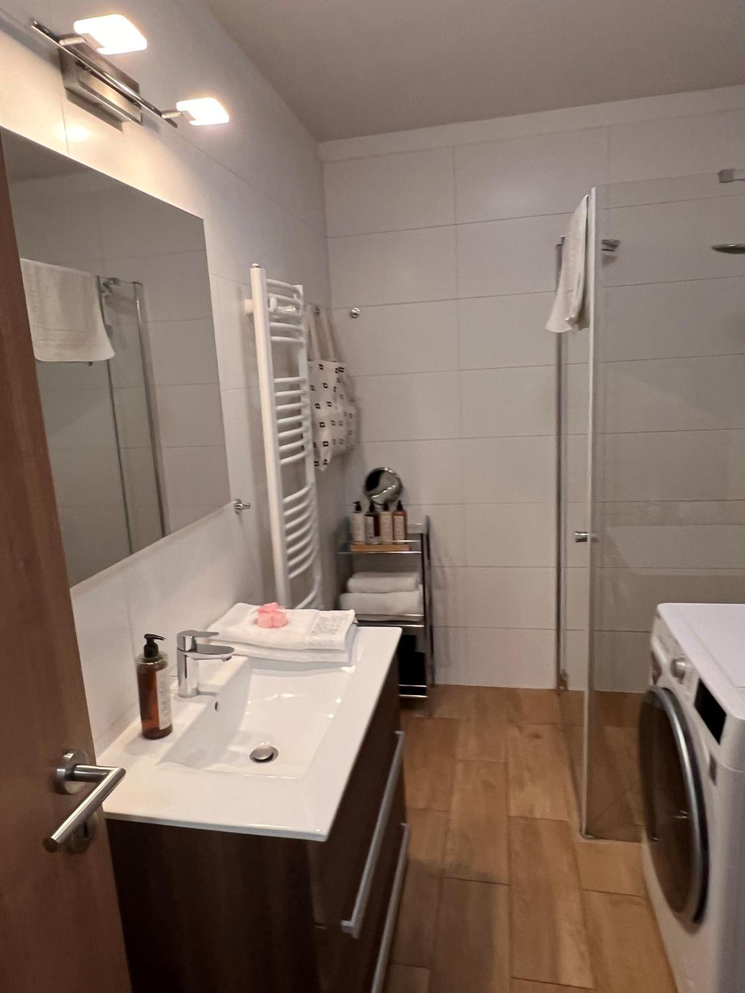 Luxe Central Studio With Pool, Parking & Ac Budapeşte Dış mekan fotoğraf